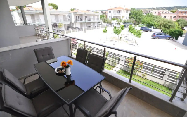 Zennova 60 Nikiti Family Apt