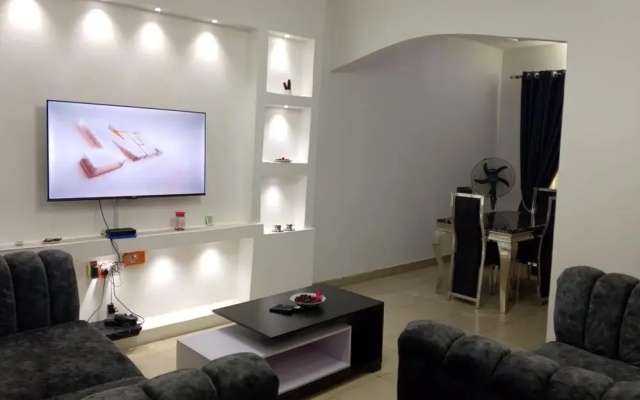 2 Bed - Sleeps 4 - Aircon - Free Parking