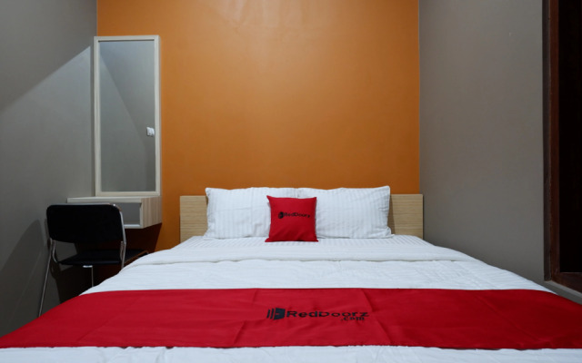 RedDoorz Syariah near Stasiun Tegal