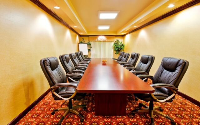 Holiday Inn Express & Suites Dickson by IHG