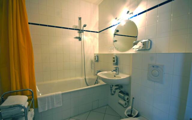 MIDI Inn - Parkhotel Mitte