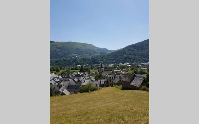 ST LARY-VIGNEC Joli petit appartement idéalament situé