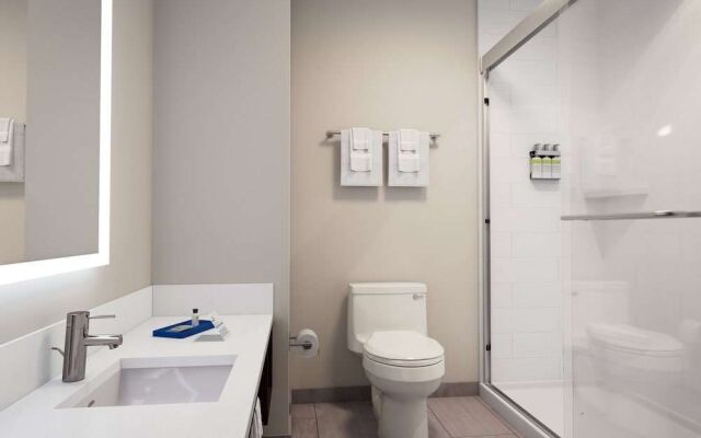 Holiday Inn Express & Suites Marinette by IHG
