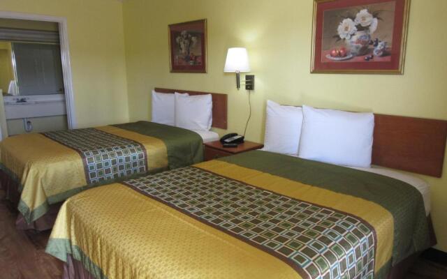 The Crossroads Hotel & Suites