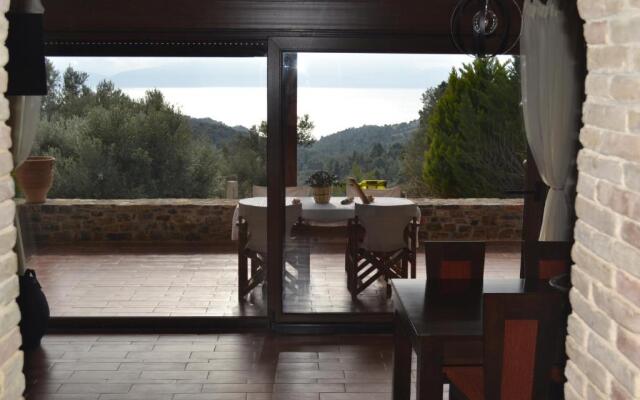 Evia Family House