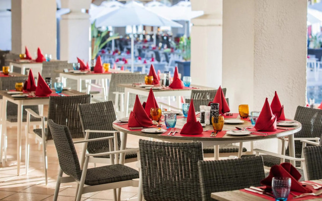 Mauricia Beachcomber Resort & Spa