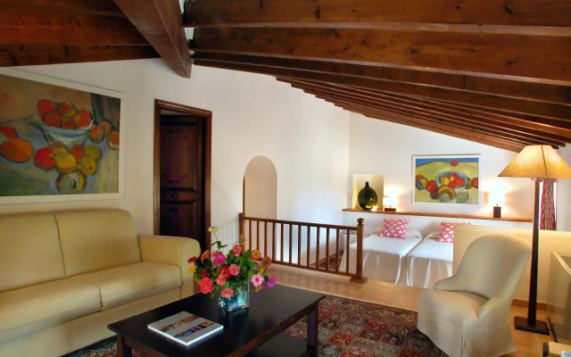 CAMI DE LLENAIRE Holiday house VIL4