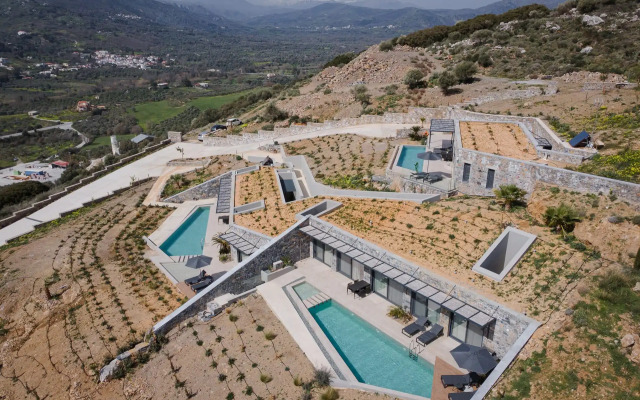Neromai Cave Luxury Villas