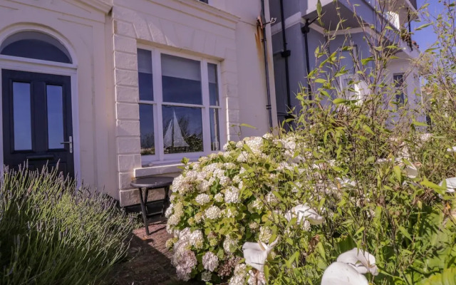 6 Gloster Terrace