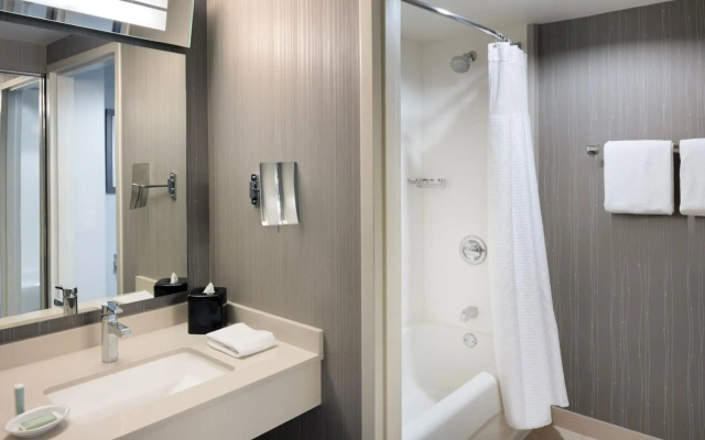 Courtyard by Marriott Chicago Magnificent Mile
