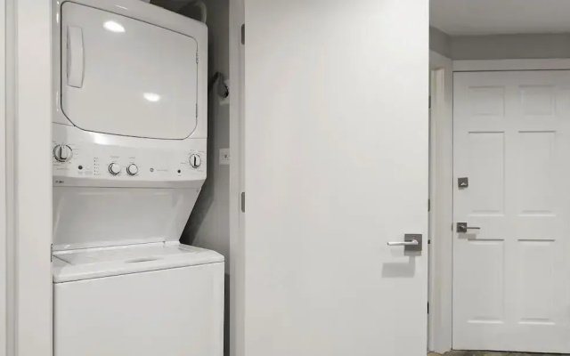 Perfectly Designed 1BR - Barry GA