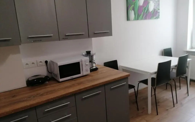 Hostel Tulip - Pokój 3 ze wspólną łazienką i kuchnią