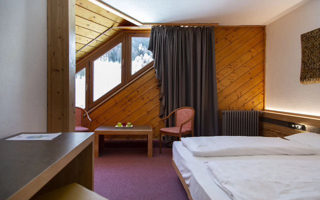 Blu Hotel Senales Zirm - Cristal