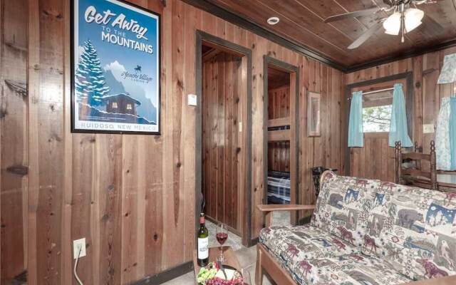 Tiny Two, 2 Bedrooms, Midtown, Sleeps 4