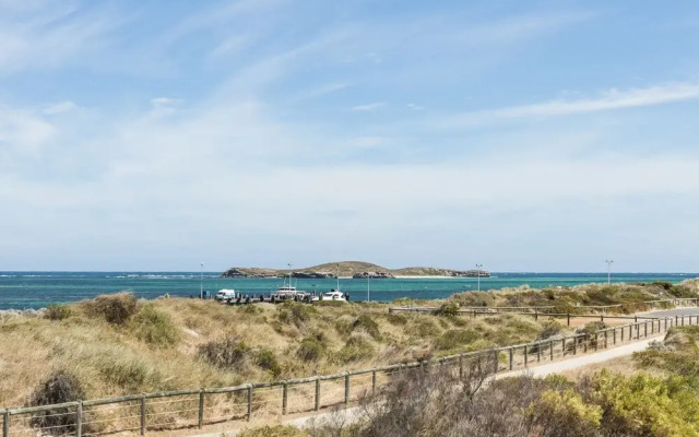 Wave House - Beach Front Lancelin