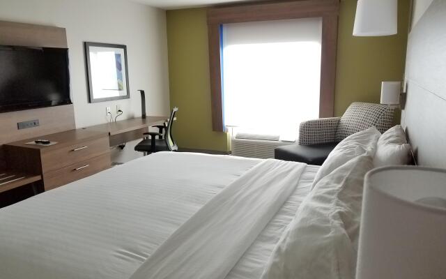 Holiday Inn Express & Suites Lenoir Cty by IHG