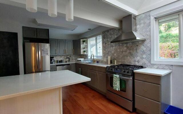 A Garden Oasis - 3-Bed Private Home Off Hwy 1