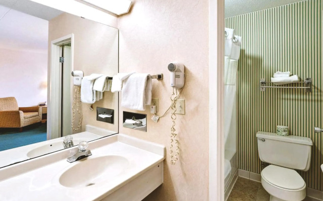 Blueway Inn & Suites Roseville