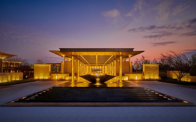 Lushan West Sea Resort, Curio Collection by Hilton