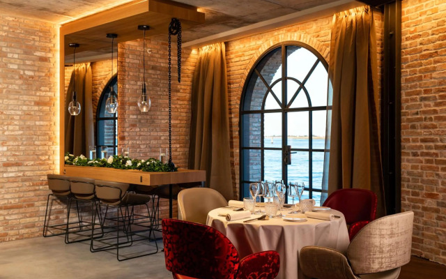 NH Collection Venezia Murano Villa