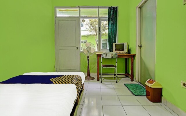 SPOT ON 91325 Pondok Hijau Guest House Syariah
