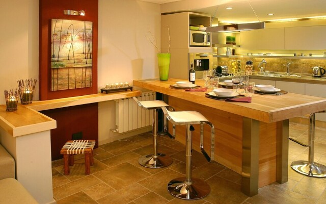Luxury 2-Bedr Apt Amazing Views AT1
