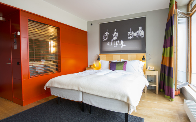 Hotel Rival
