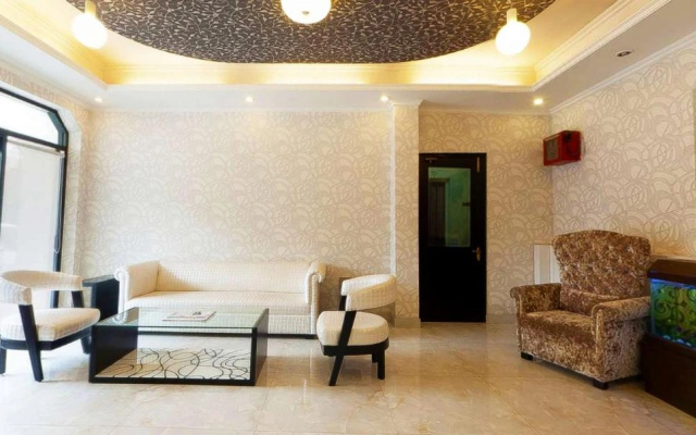 Hotels Pitrashish Grand