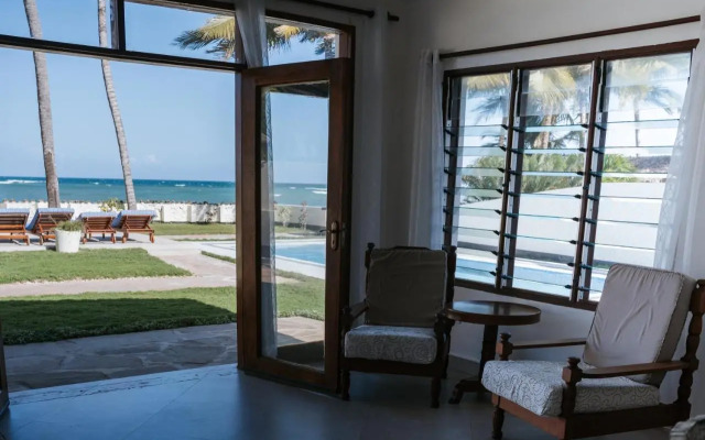 Oasys House - Beautiful Private Beach Front Home
