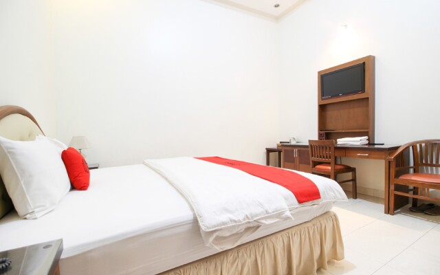RedDoorz Plus @ Tegal Panggung