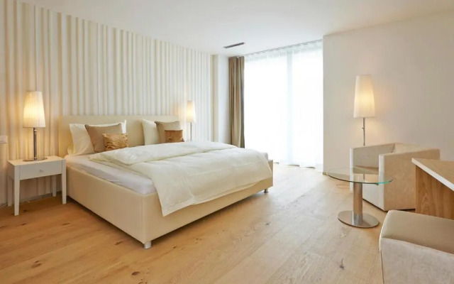 Hotel AVA
