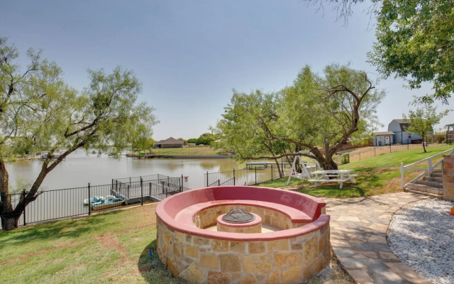 Game Room & Dock: Waterfront Granbury Lake Retreat