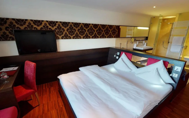 Wellnesshotel ...liebes Rot-Flüh