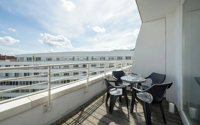 Luxury Apartment by Renters Prestige