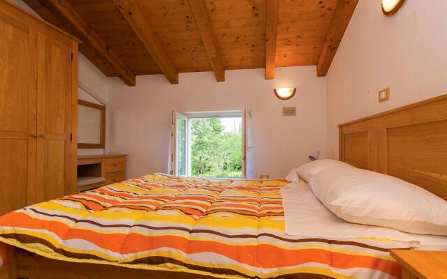 Stunning Home in Valbandon With Wifi and 6 Bedrooms