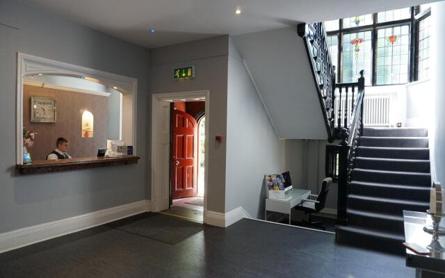 Broadfield Park Hotel