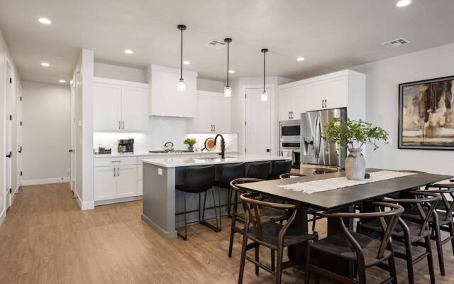 Desert Daydream 4 Bedroom Townhouse