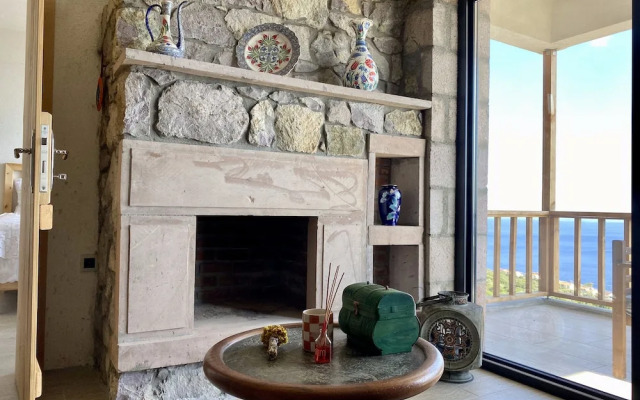 Assos Karadut Taş Otel