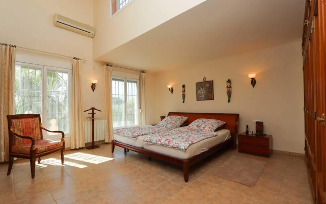 Mozamb in J vea With 4 Bedrooms and 3 Bathrooms