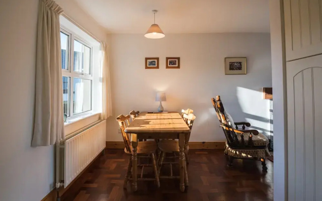 Dunfanaghy - Sea Views- in Village - Parking