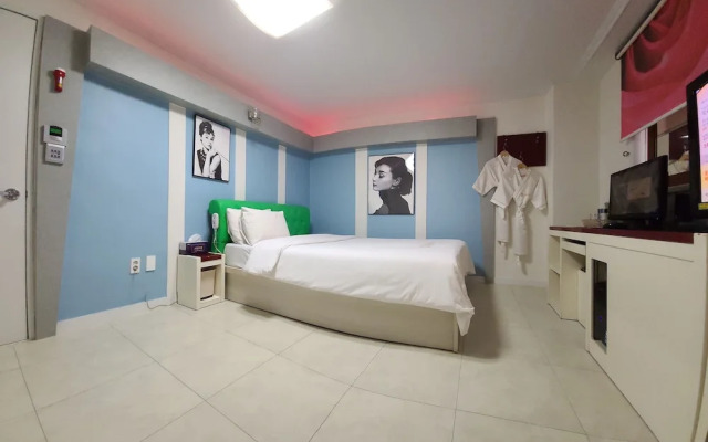 Dream Motel