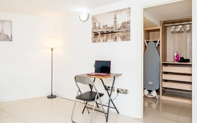 Lovely 2 Bedroom Apartment With Free Parking