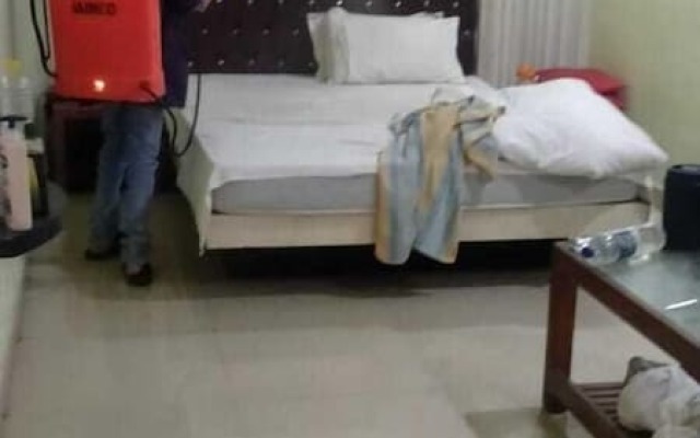 Hotel Om Plaza