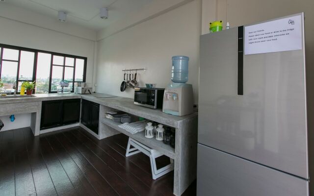 Chedi View Hostel & Rooftop Bar