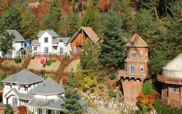 Spring Summer Fall Winter Pension