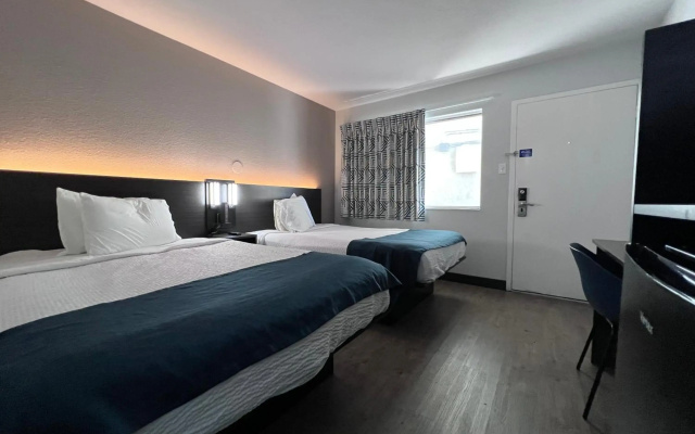 Motel 6 Bakersfield, CA - South