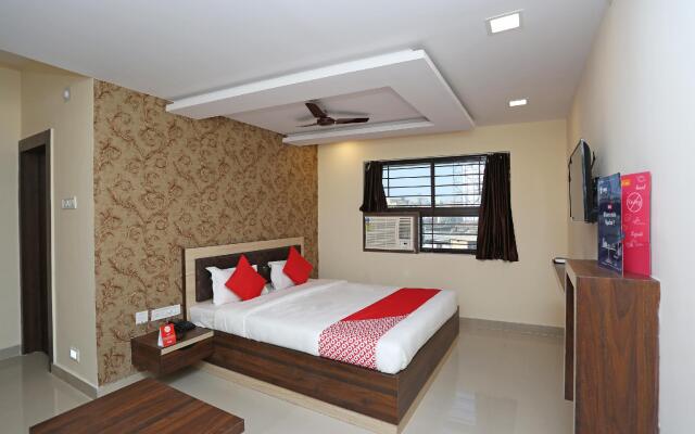 OYO Flagship 11549 Crystal INN
