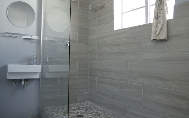 MOY Guesthouse & Backpackers - Hostel