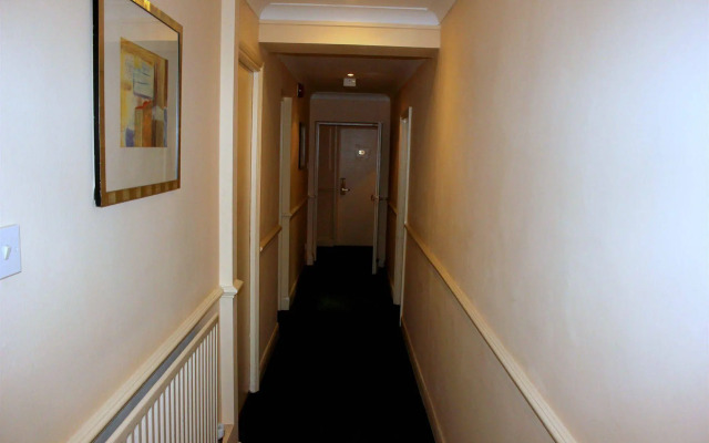 Heathrow Lodge