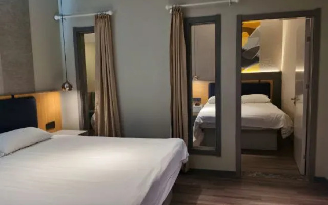 Ease Hotel (Beijing Yuegezhuang Bridge)